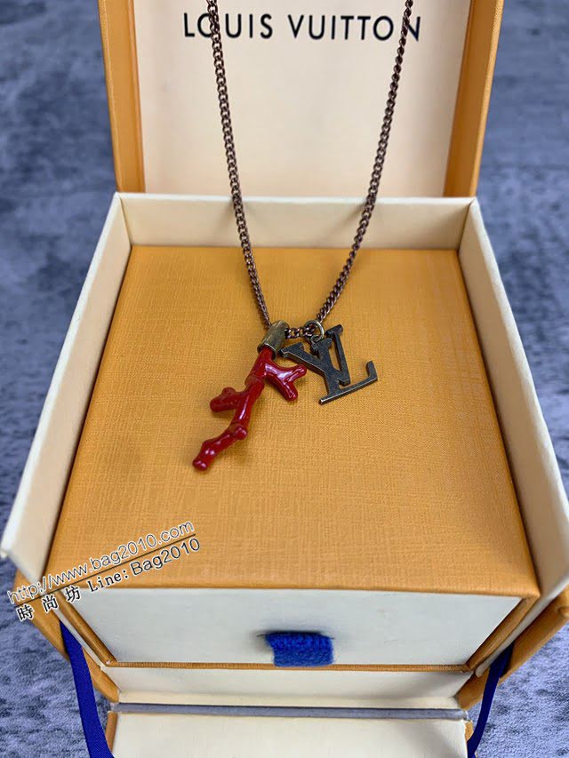 Louis Vuitton新款飾品 路易威登pendant珊瑚字母Logo項鏈 LV字母吊墜可調節金色項鏈鎖骨鏈  zglv2185